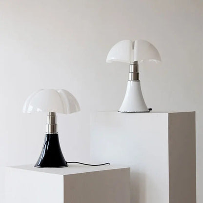 Blomstret bordlampe med varmt LED-lys og touchkontakt