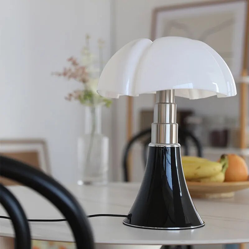 Blomstret bordlampe med varmt LED-lys og touchkontakt