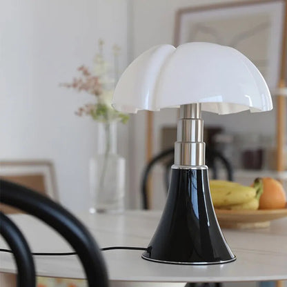 Blomstret bordlampe med varmt LED-lys og touchkontakt