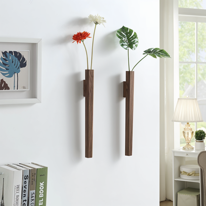 FreshFloret vægmonteret trævase i massiv bøg og valnød til blomsterdisplay