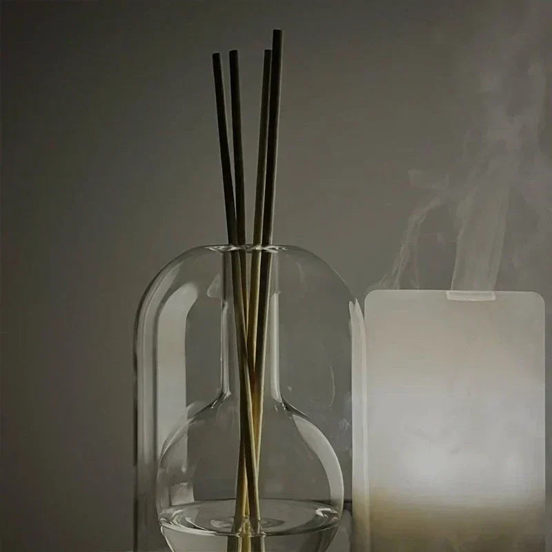 Glas-Raumduft-Diffuser mit Holzakzenten und 8 Duftstäbchen