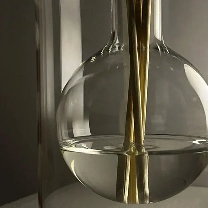 Glas-Raumduft-Diffuser mit Holzakzenten und 8 Duftstäbchen