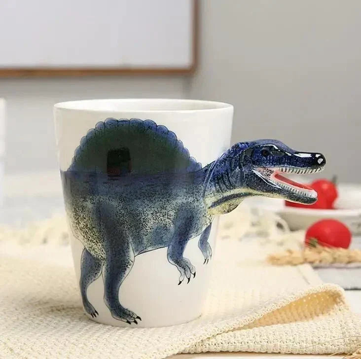 Håndmalet keramikkrus med dinosaur i 3D-design til kaffe og te