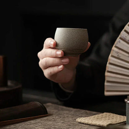 Handgefertigte Keramik-Espressotassen mit rustikaler Glasur und handwerklicher Verarbeitung