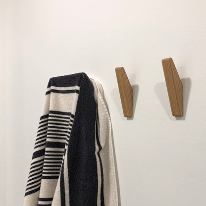 Zestaw 2 ręcznie wykonanych haczyków ściennych z naturalnego drewna w stylu boho