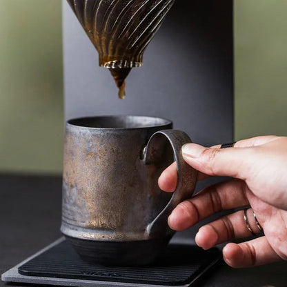 Handgefertigte rustikale Keramiktasse für Kaffee, Tee und heiße Getränke