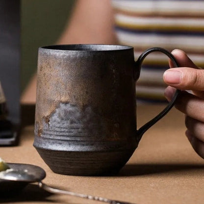 Handgefertigte rustikale Keramiktasse für Kaffee, Tee und heiße Getränke