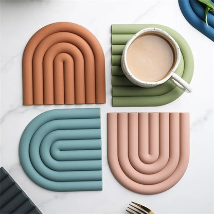 Hitzebeständiges Silikon-Untersetzer-Set mit rutschfestem organischem Design