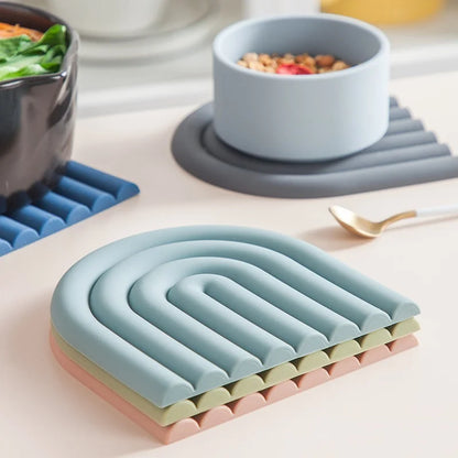 Hitzebeständiges Silikon-Untersetzer-Set mit rutschfestem organischem Design