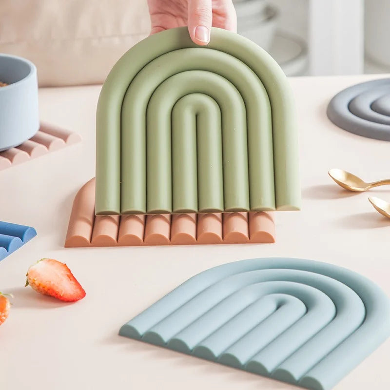 Hitzebeständiges Silikon-Untersetzer-Set mit rutschfestem organischem Design