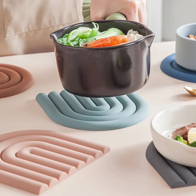 Hitzebeständiges Silikon-Untersetzer-Set mit rutschfestem organischem Design