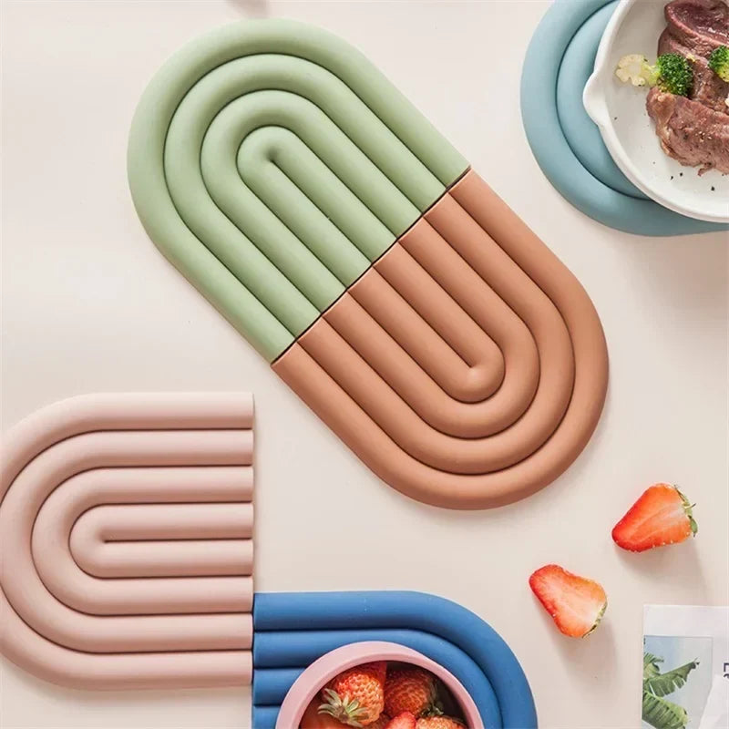 Hitzebeständiges Silikon-Untersetzer-Set mit rutschfestem organischem Design