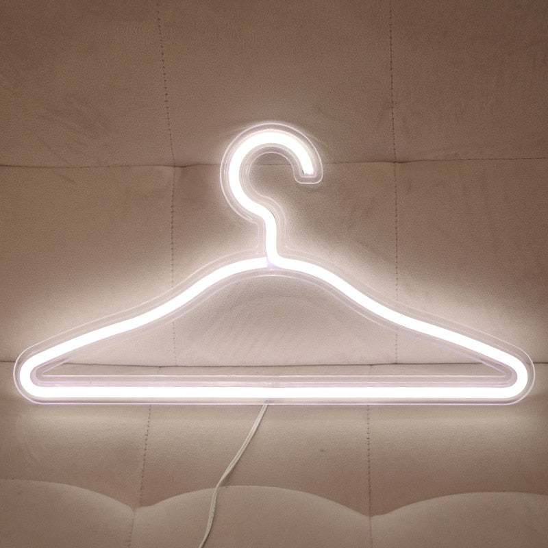 LED-Kleiderbügel mit Neonbeleuchtung und USB-Aufladung