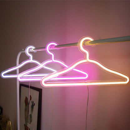 LED-Kleiderbügel mit Neonbeleuchtung und USB-Aufladung