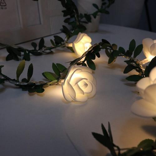 LED-lyskæde med vinranker samt blade og blomster