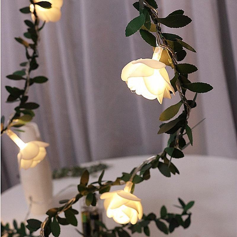 LED-lyskæde med vinranker samt blade og blomster