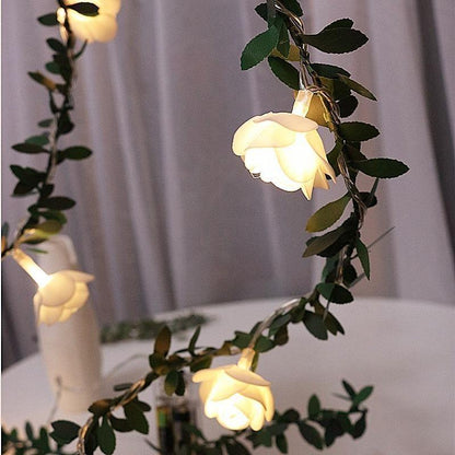 LED-lyskæde med vinranker samt blade og blomster