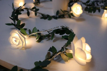 LED-lyskæde med vinranker samt blade og blomster