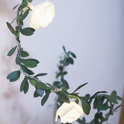 LED-lyskæde med vinranker samt blade og blomster