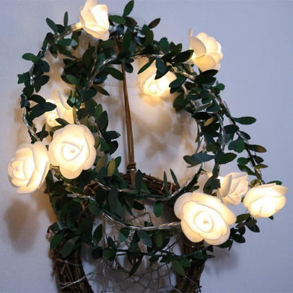 LED-lyskæde med vinranker samt blade og blomster
