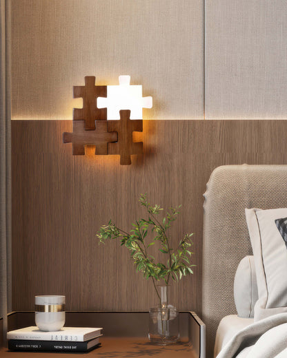 LED-væglampe med legende puslespilsdesign i naturligt gummitræ