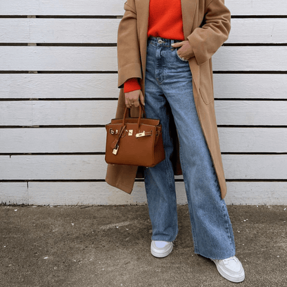 Lederhandtasche für Damen mit verstellbarem Riemen und geräumigem Design  