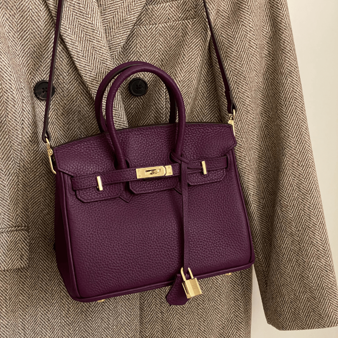 Lederhandtasche für Damen mit verstellbarem Riemen und geräumigem Design  