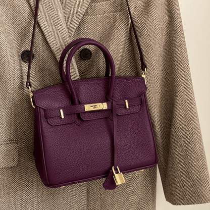 Lederhandtasche für Damen mit verstellbarem Riemen und geräumigem Design  