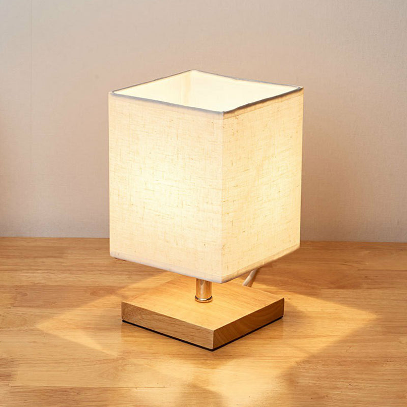 LinenWood Minimalistische Tischlampe mit Holzfuß und Leinen-Schirm  