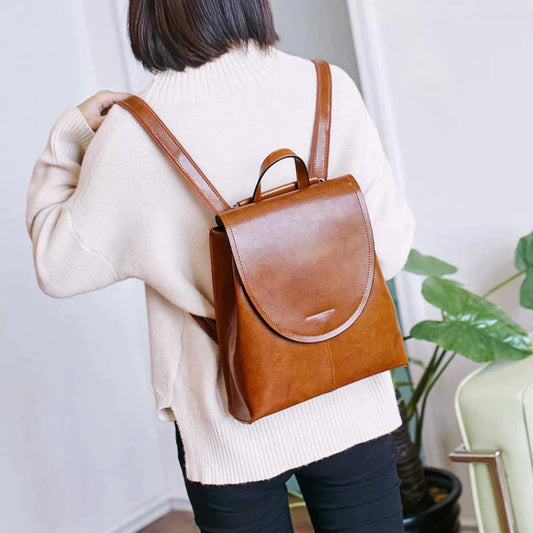 LuxeCarry Leder Rucksack Stilvolle Damen Reise- und Alltagstasche
