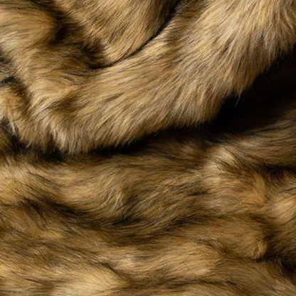 Luxuriöse Kunstfuchs-Fell-Decke mit ultraweichem Plüschgefühl und elegantem Wohnaccessoire-Design  