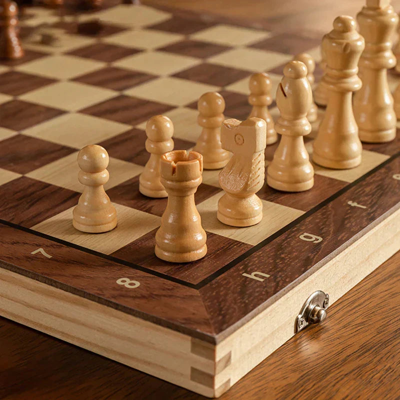 Luxuriöses magnetisches Schachspiel aus Holz mit klappbarem Brett für Reisen und klassisches Spiel