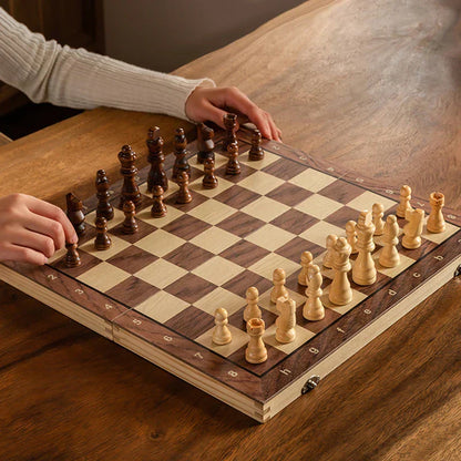 Luxuriöses magnetisches Schachspiel aus Holz mit klappbarem Brett für Reisen und klassisches Spiel