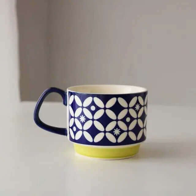 Keramikkopper til kaffe i midcentury-stil med retro mønstre