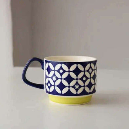 Keramikkopper til kaffe i midcentury-stil med retro mønstre