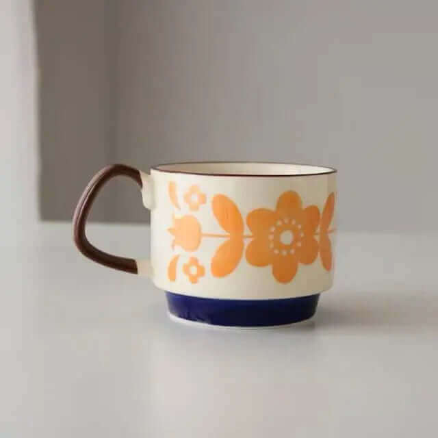 Keramikkopper til kaffe i midcentury-stil med retro mønstre