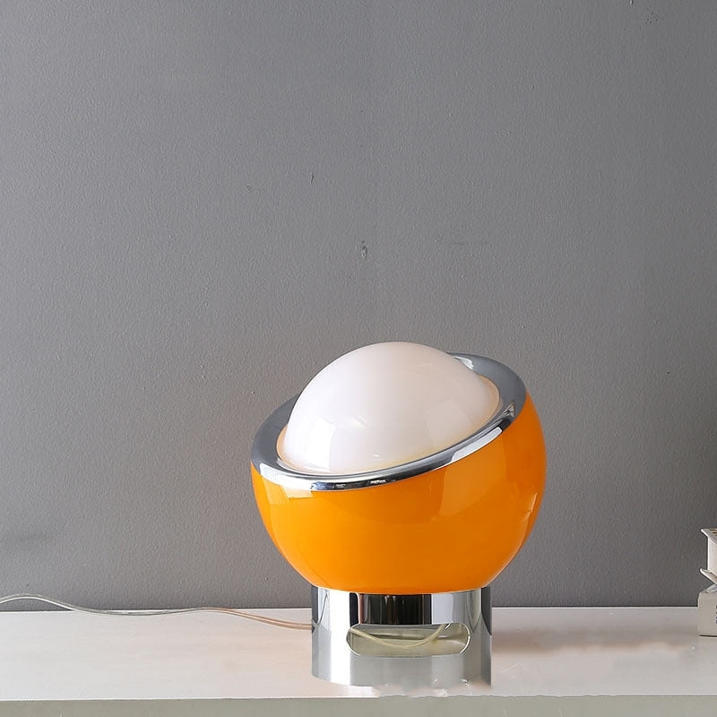 Minimalistisk Bauhaus-bordlampe med opalglasskærm og varmt LED-lys