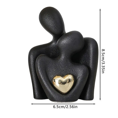 Minimalistische Keramikskulptur mit goldenem Herzdetail