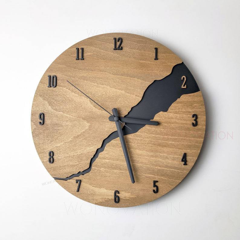 Minimalistische Wanduhr aus Holz mit geräuschlosem Uhrwerk