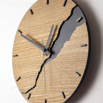 Minimalistische Wanduhr aus Holz mit geräuschlosem Uhrwerk