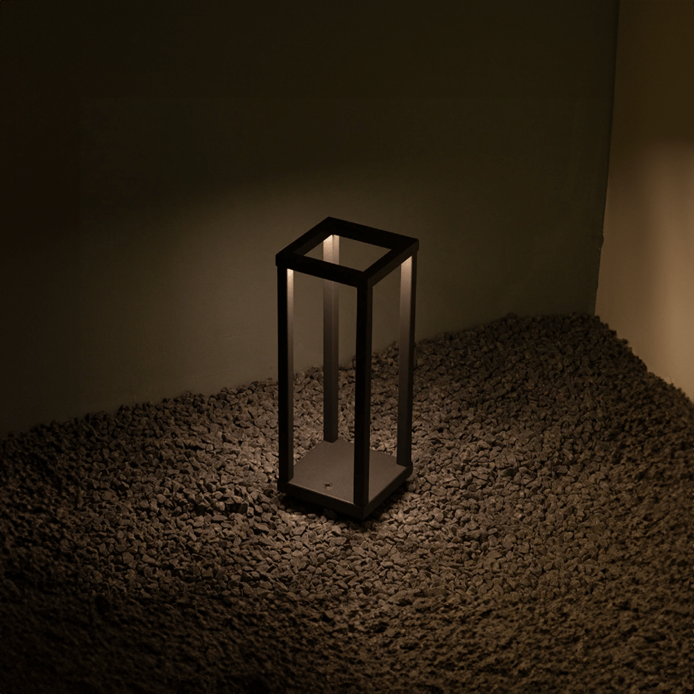 Moderne LED-bordlampe i aluminium – genopladelig berøringsstyret lampe med tre lysstyrkeniveauer