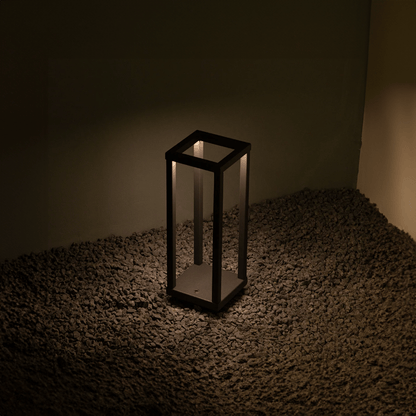 Moderne LED-bordlampe i aluminium – genopladelig berøringsstyret lampe med tre lysstyrkeniveauer