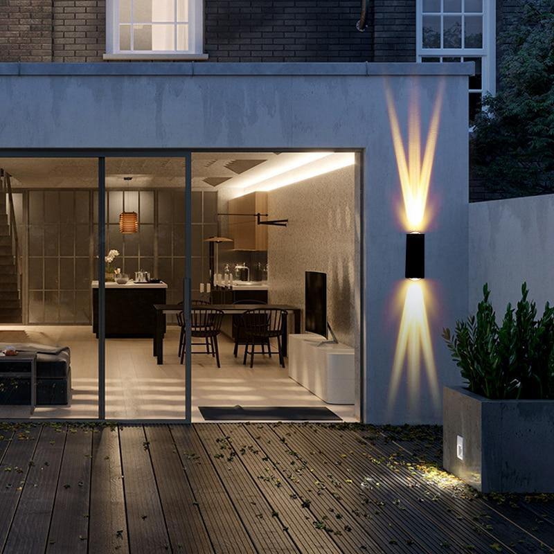 Moderne Aluminium-Außenwandleuchte mit warmweißer LED-Beleuchtung