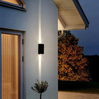 Moderne Aluminium-Außenwandleuchte mit warmweißer LED-Beleuchtung