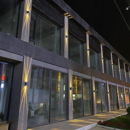 Moderne Aluminium-Außenwandleuchte mit warmweißer LED-Beleuchtung
