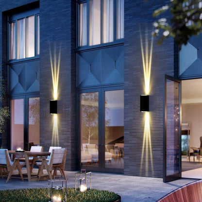 Moderne Aluminium-Außenwandleuchte mit warmweißer LED-Beleuchtung