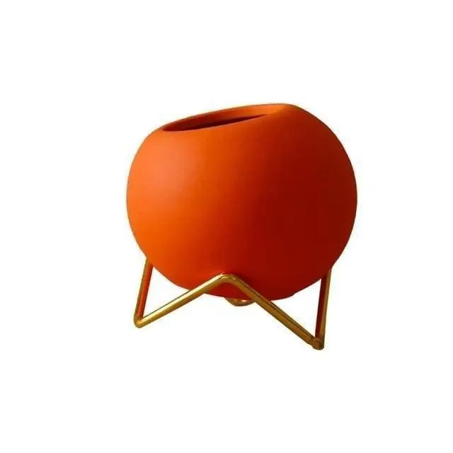 Moderne keramische plantenpot met stijlvolle metalen standaard