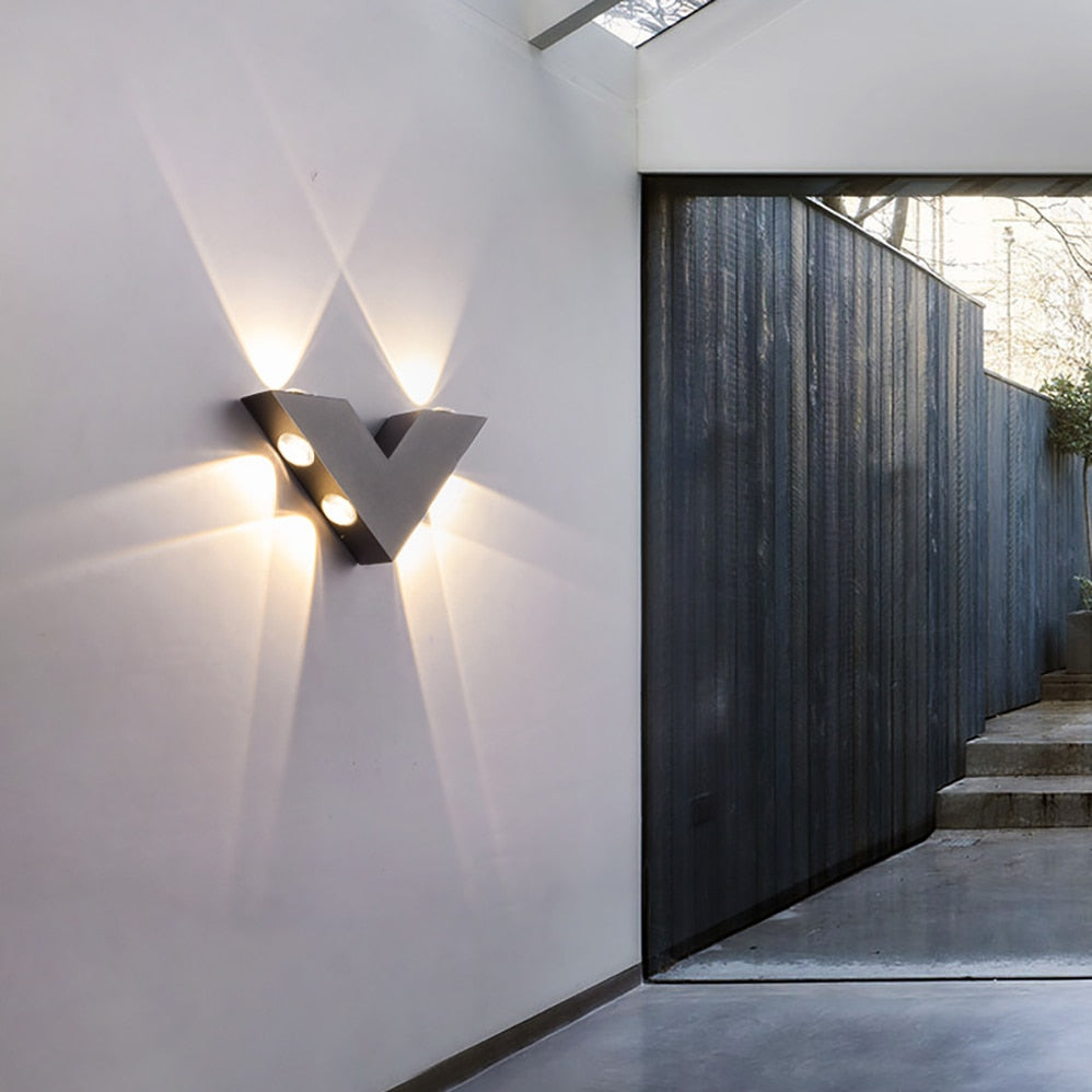 Moderne LED-Außenwandleuchte mit Beleuchtung nach oben und unten