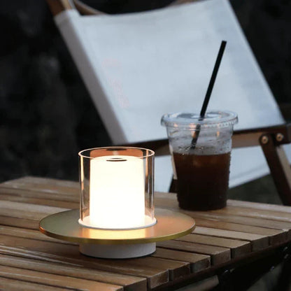 Moderne ledtafellamp met inductieve aanraakbediening en warm kaarslicht