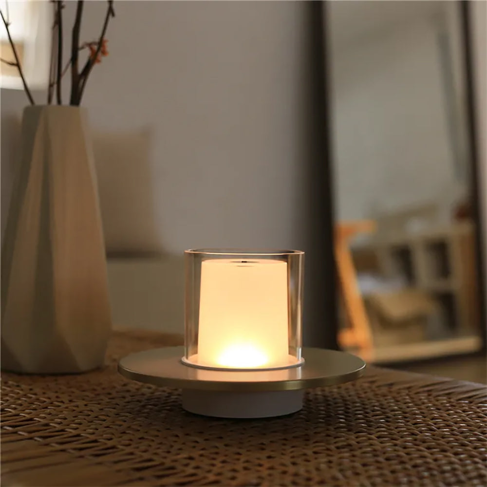 Moderne ledtafellamp met inductieve aanraakbediening en warm kaarslicht